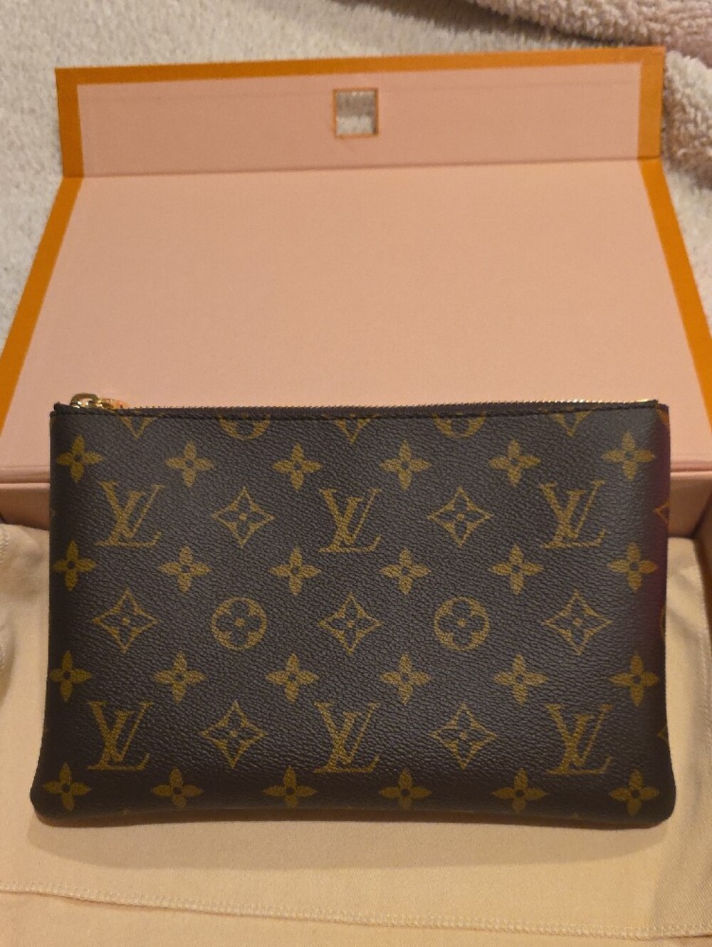 Louis Vuitton Key Pouch Medium EUC Luxury Pouch For Essentials Brown Giftable.
